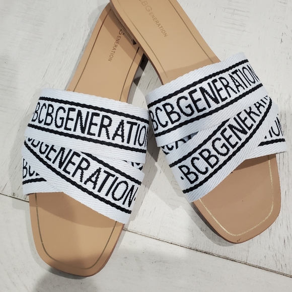 BNWOT BCBGENERATION Sandals - Picture 2 of 3